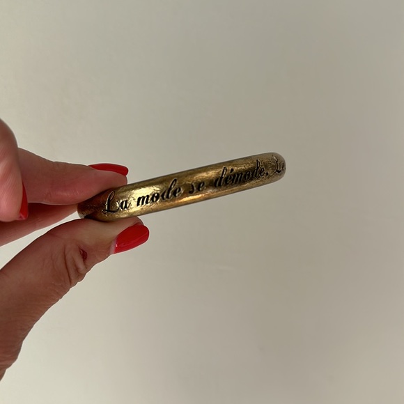 Hard to find CHANEL 2007 "La mode se démode, le style jamais" bracelet w box - Picture 3 of 7